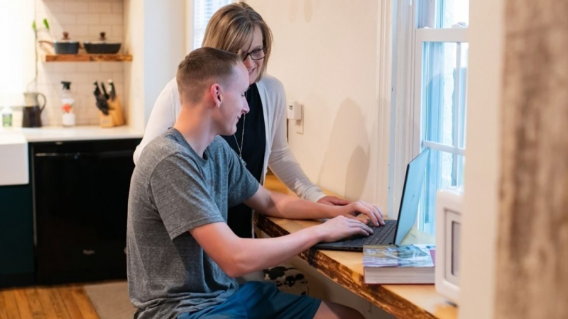 What Is Dual Enrollment? How High Schoolers Earn College Credit